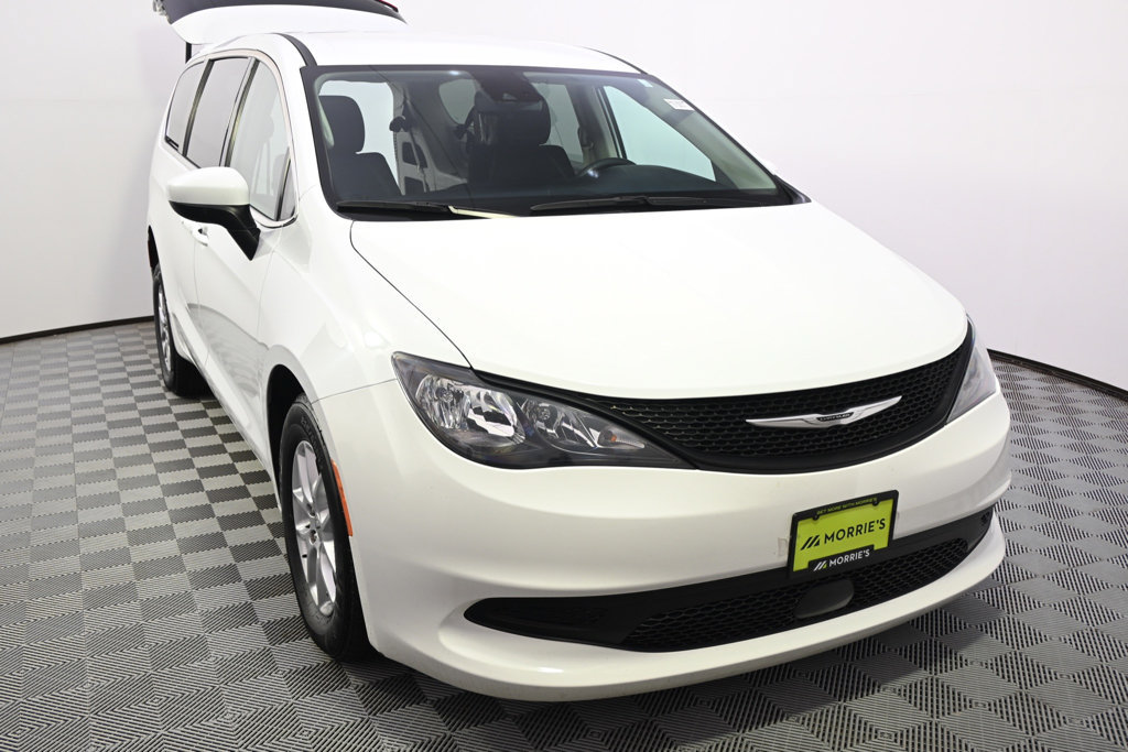 Used 2023 Chrysler Voyager LX FWD image 8