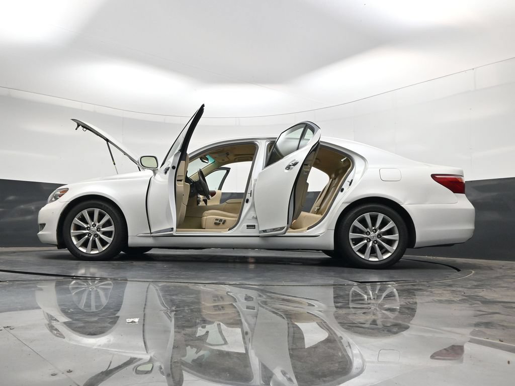 Used 2011 Lexus LS 460 AWD w/ Comfort Pkg image 39