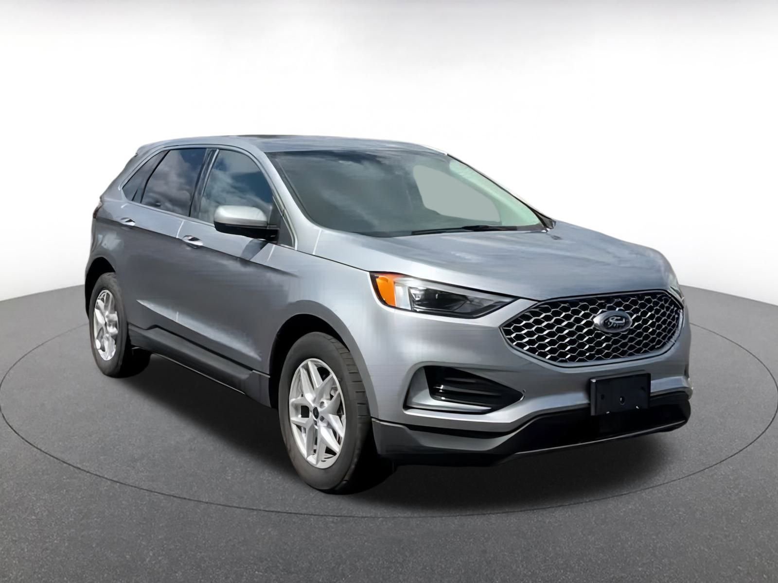 Used 2024 Ford Edge SEL image 3