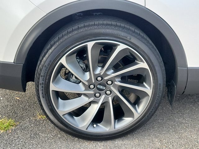 Certified 2019 Lincoln Nautilus Reserve w/ Ultimate Package FWD image 11