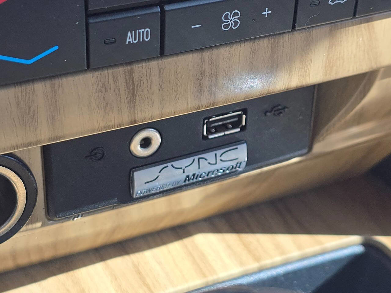 Used 2011 Ford F150 Lariat w/ Lariat Plus Pkg image 22