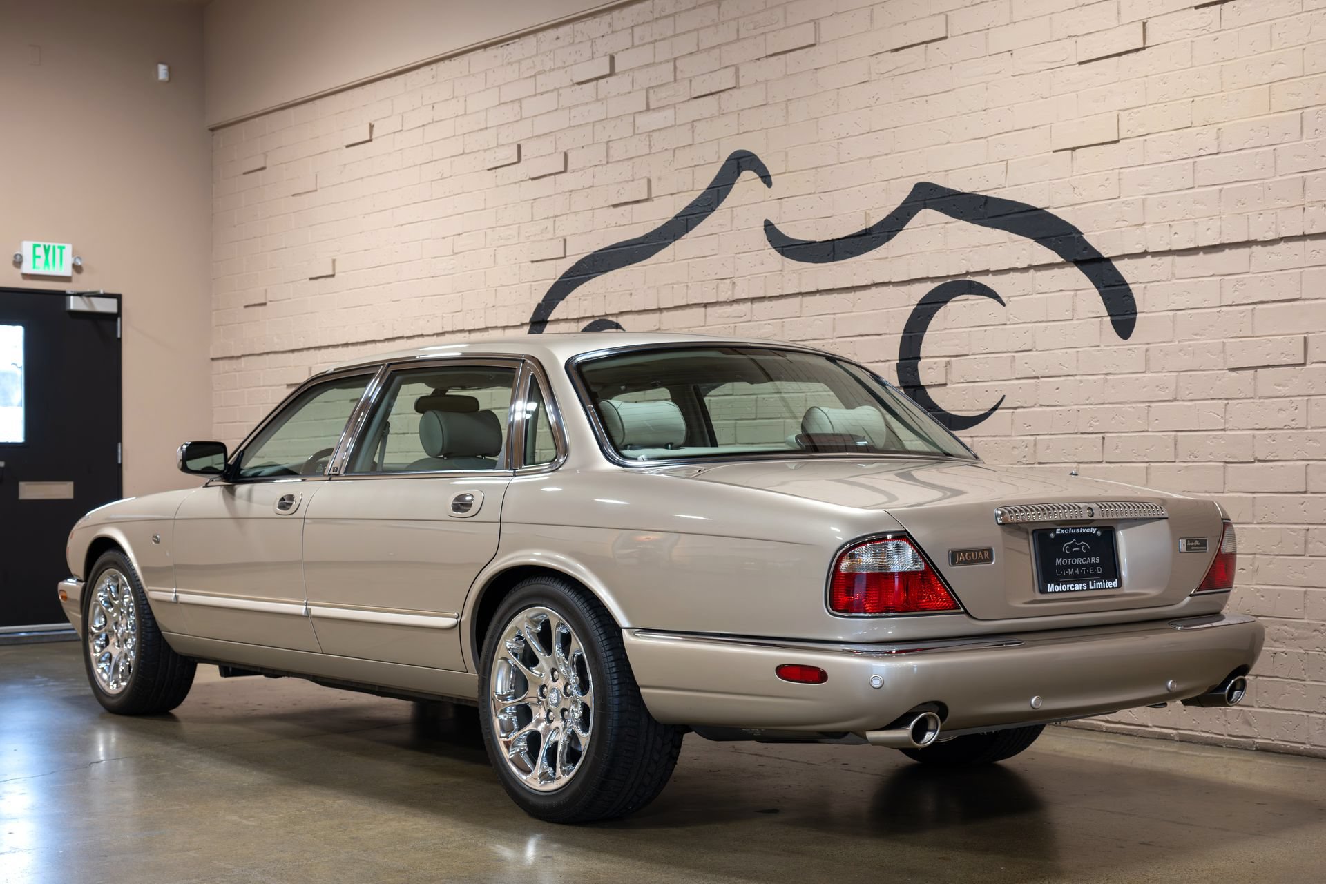 Used 2001 Jaguar XJ Supercharged RWD image 9