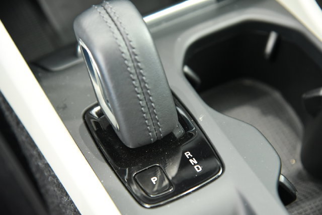 Used 2021 Volvo XC40 T5 Momentum w/ Premium Package AWD/4WD image 18