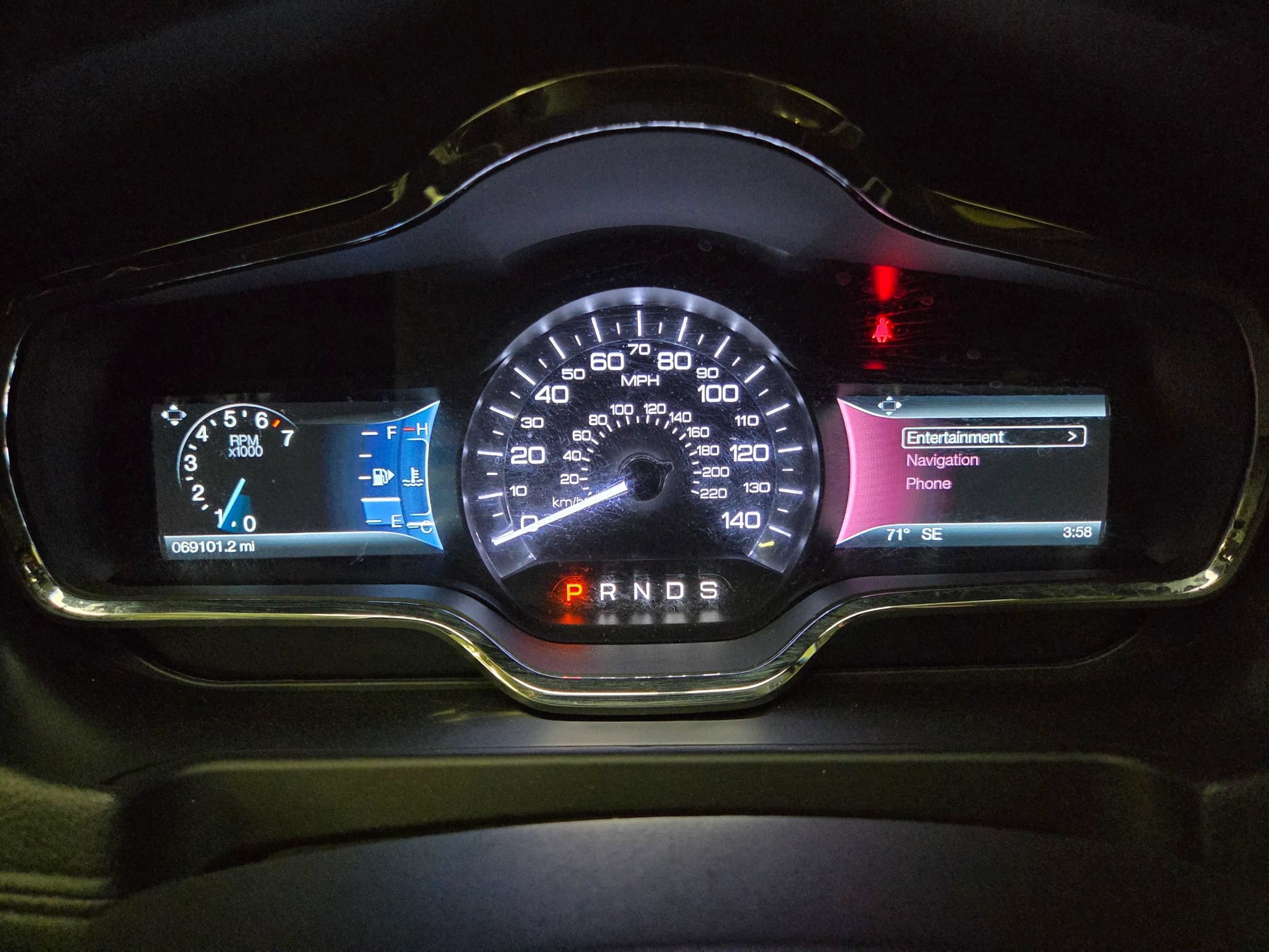 Used 2019 Lincoln MKT AWD image 18