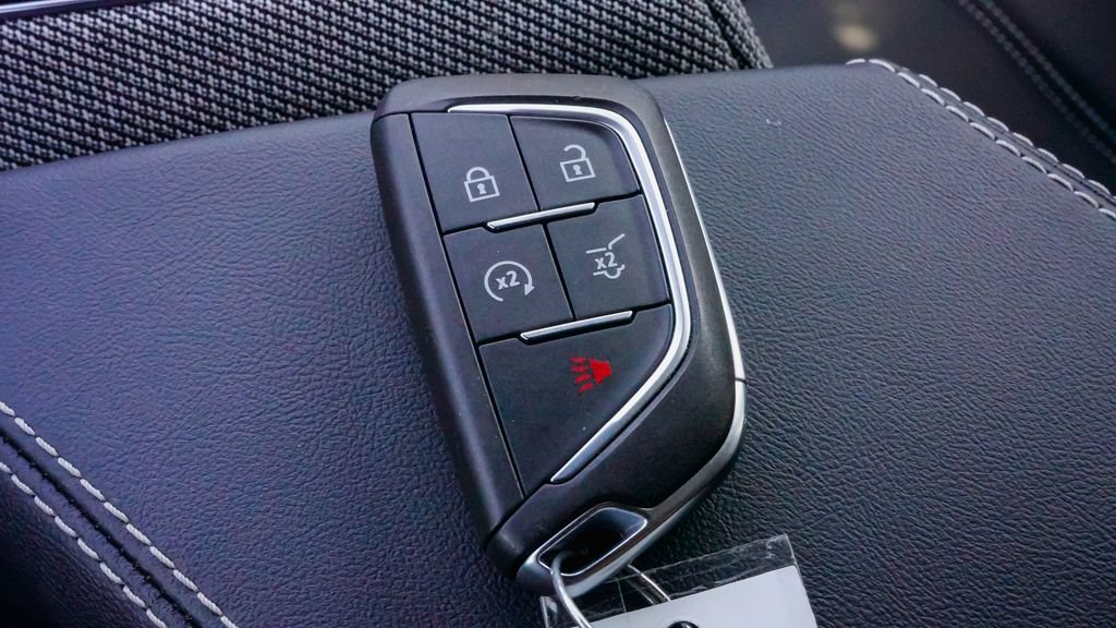 Used 2025 Cadillac Optiq Luxury 1 AWD/4WD image 22