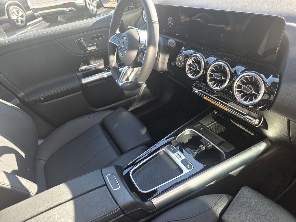 Certified 2025 Mercedes-Benz GLA 250 4MATIC image 35