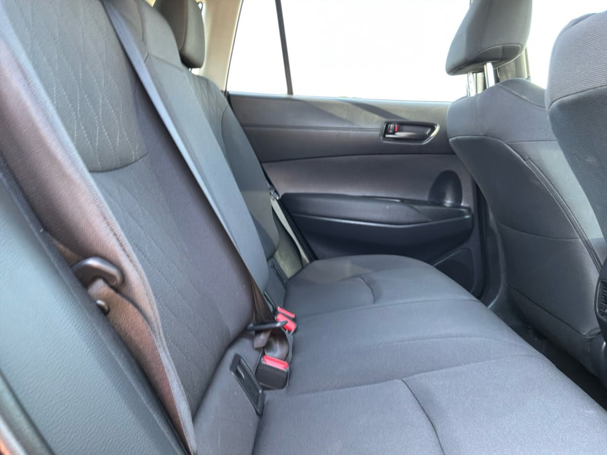 Used 2025 Toyota Corolla Cross LE FWD image 17