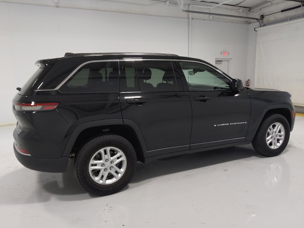 Used 2023 Jeep Grand Cherokee Laredo AWD/4WD image 10