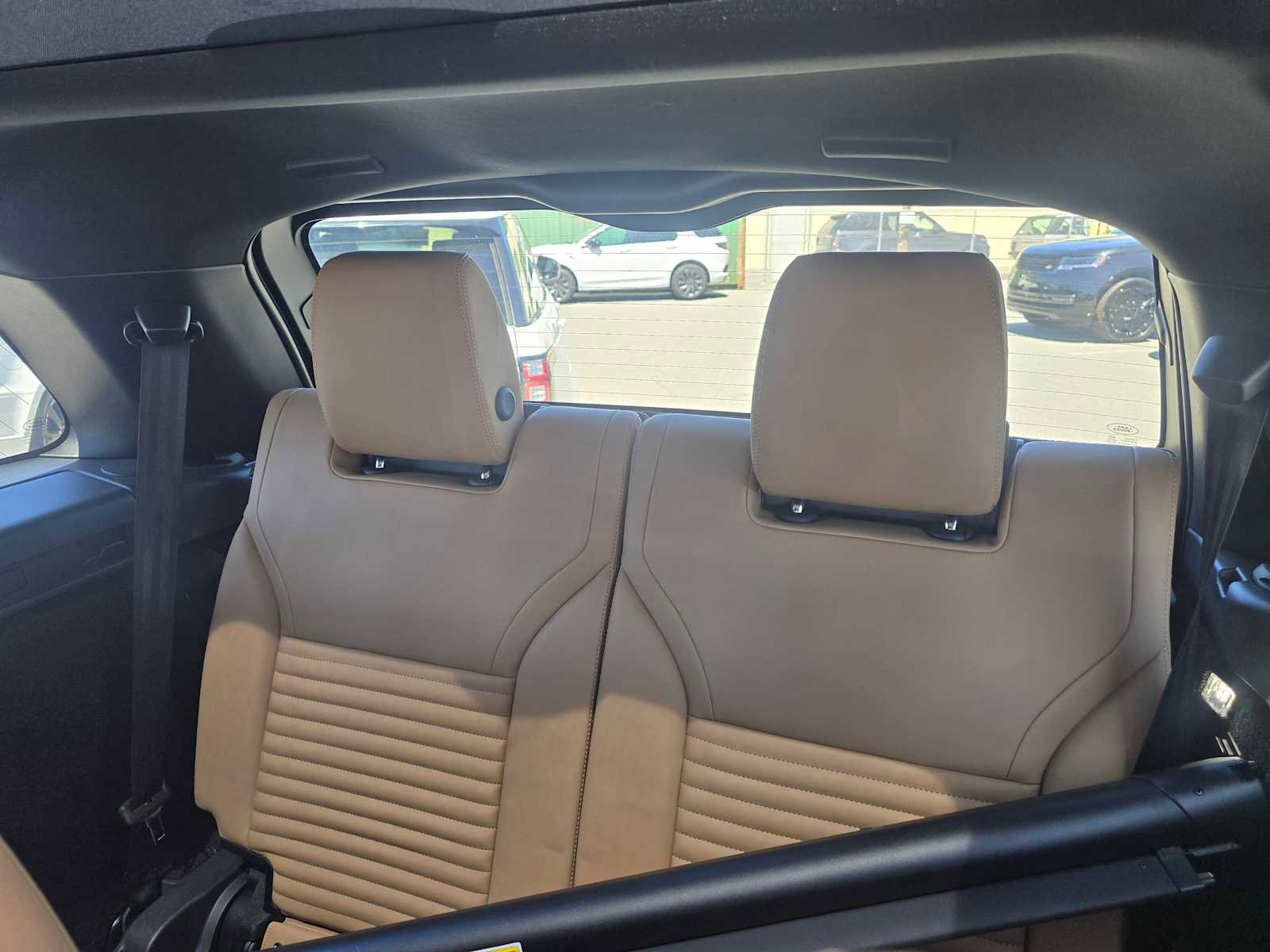 Used 2025 Land Rover Discovery Dynamic SE AWD/4WD image 19