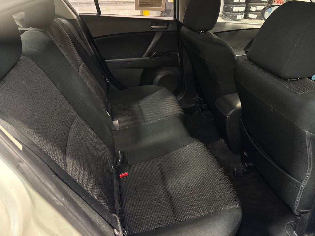 Used 2013 MAZDA MAZDA3 i Sport FWD image 12