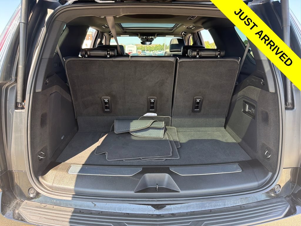 Used 2025 Cadillac Escalade Sport w/ LPO, ONYX Package AWD/4WD image 32