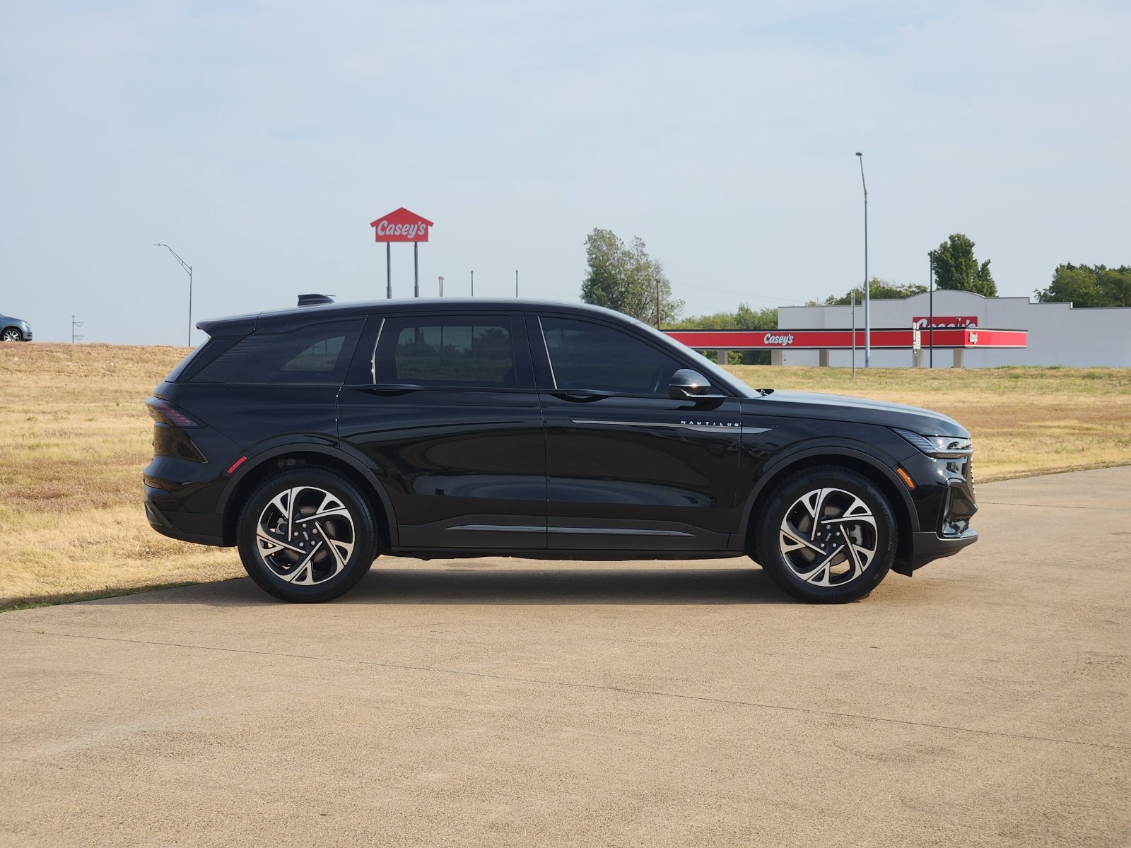 Used 2025 Lincoln Nautilus Premier w/ Jet Appearance Package AWD/4WD image 7