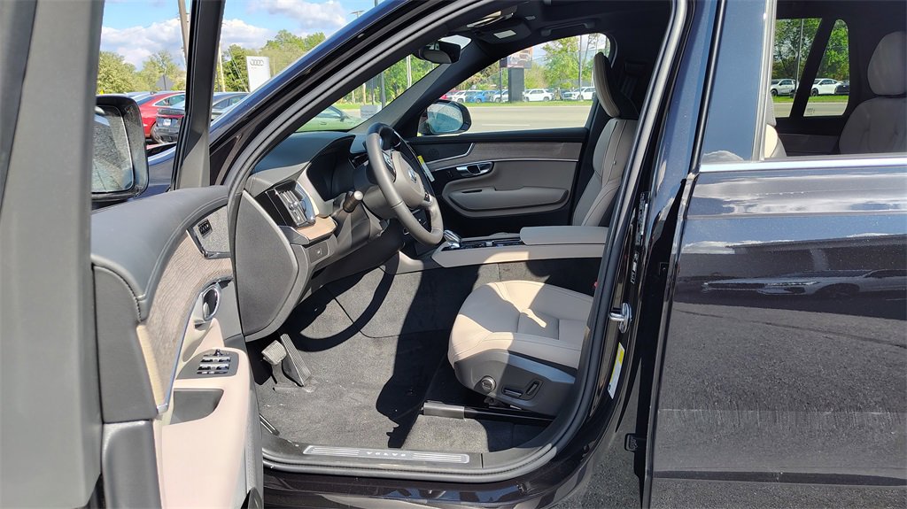 New 2026 Volvo XC90 B6 Core image 6