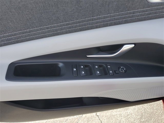 Used 2023 Hyundai Elantra Limited image 21