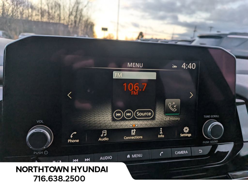 Used 2025 Nissan Pathfinder SV image 23