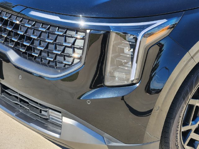Certified 2026 Kia Carnival SX w/ SX Dark Edition Package FWD image 9