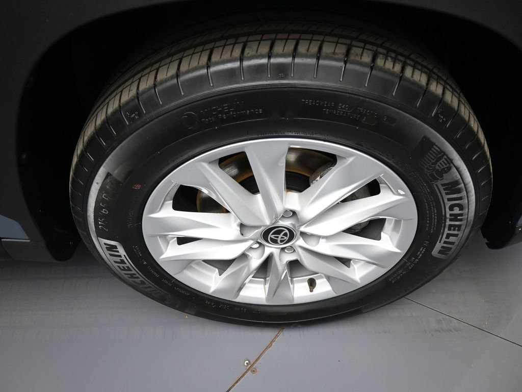 Certified 2022 Toyota Corolla Cross LE AWD/4WD image 13