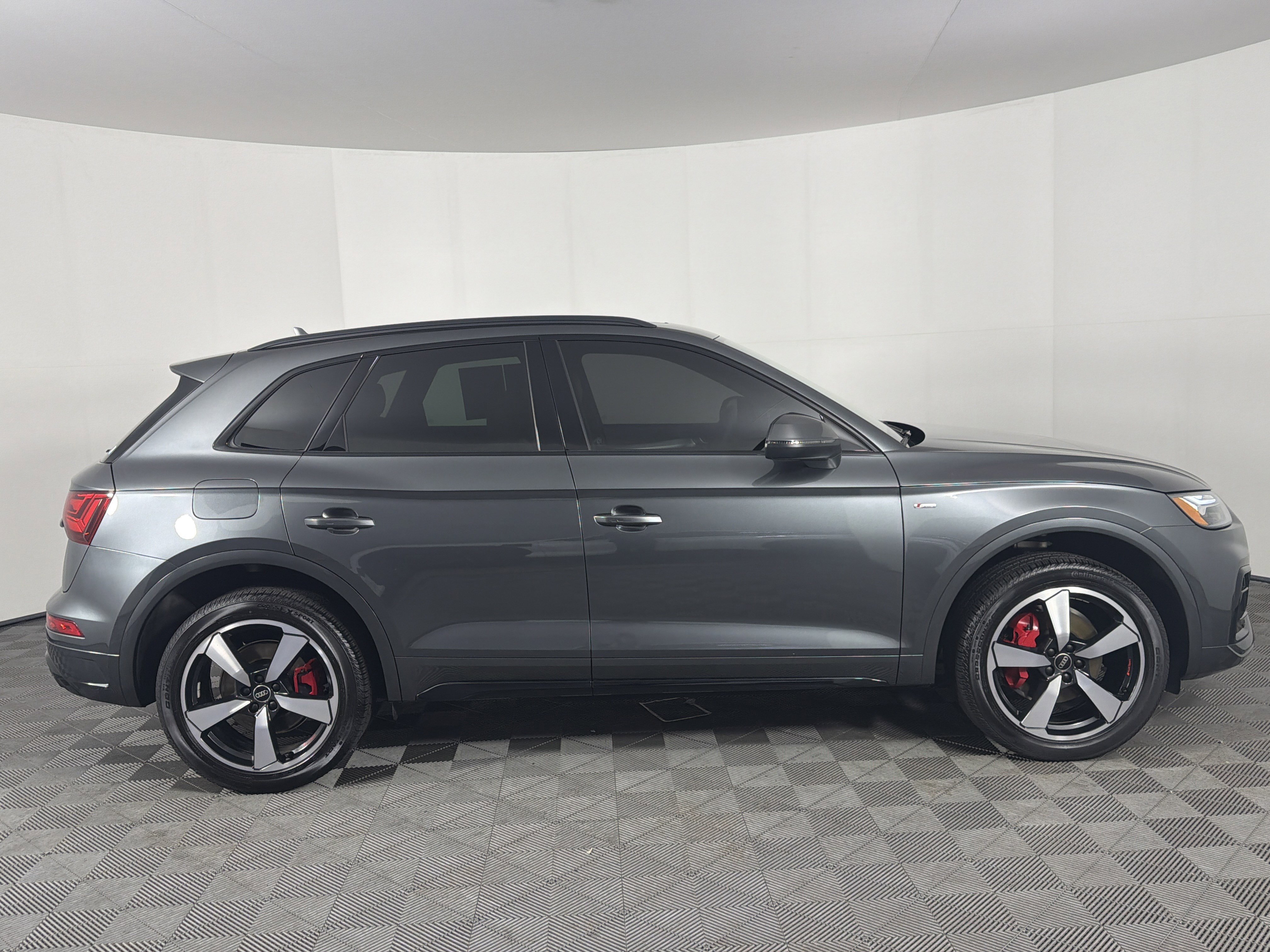 Used 2024 Audi Q5 2.0T Premium Plus w/ Premium Plus Package AWD/4WD image 29