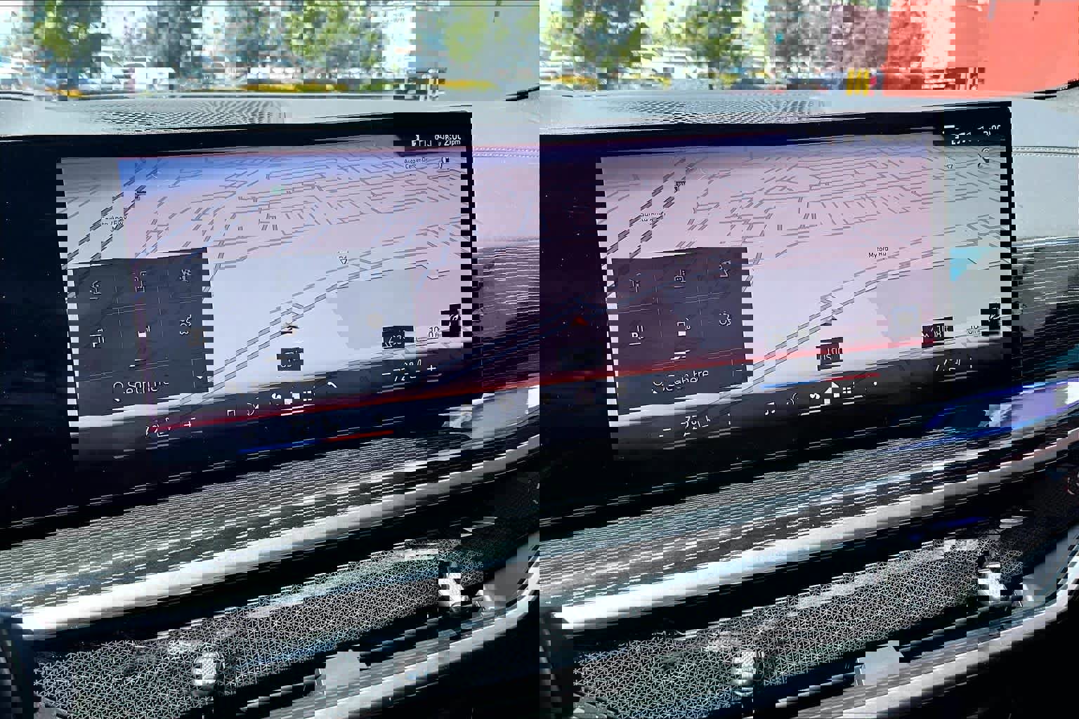 Used 2024 BMW X6 xDrive40i w/ Executive Package image 35