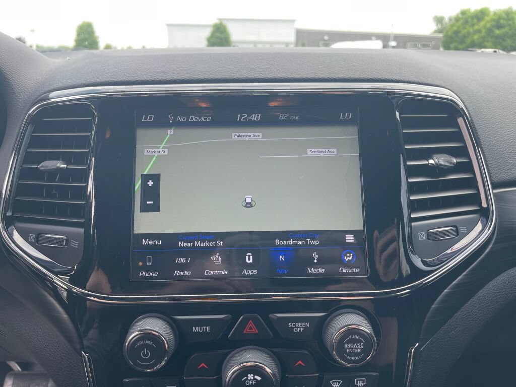Used 2019 Jeep Grand Cherokee Altitude AWD/4WD image 13