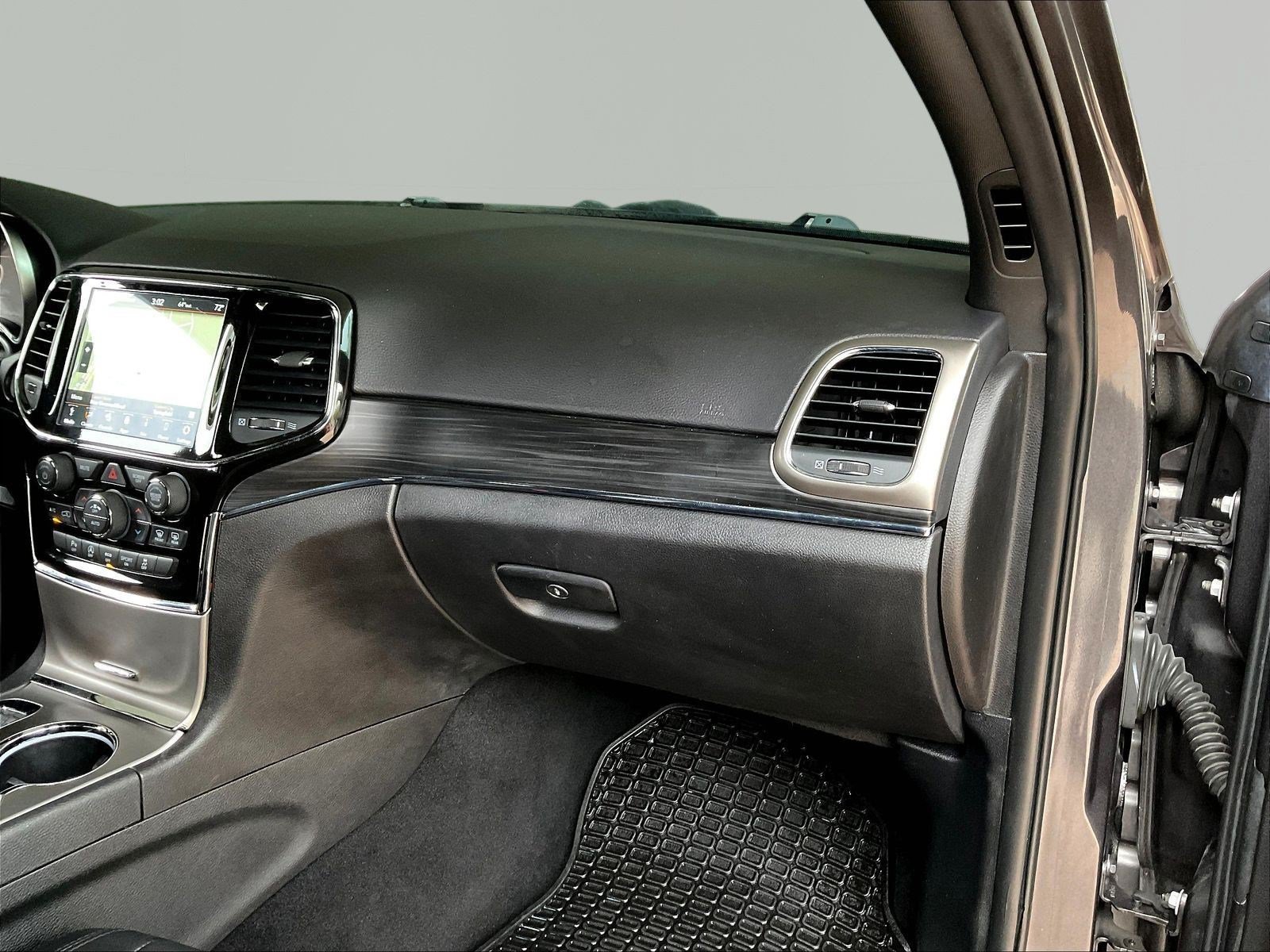 Used 2021 Jeep Grand Cherokee Limited AWD/4WD image 26