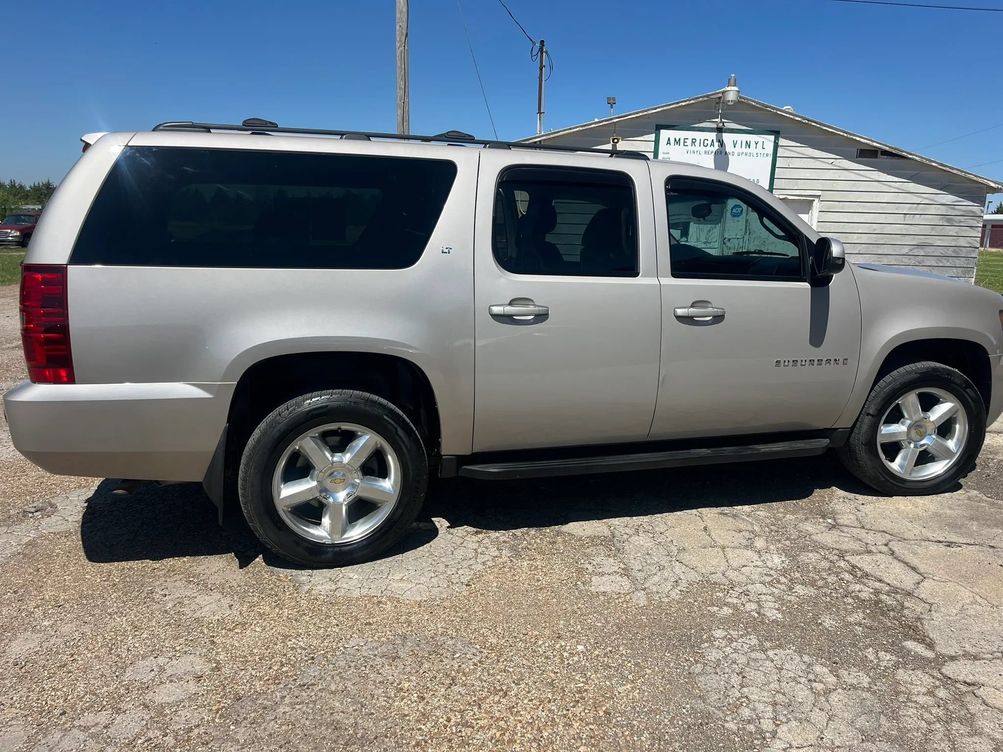 Used 2009 Chevrolet Suburban LT AWD/4WD image 4