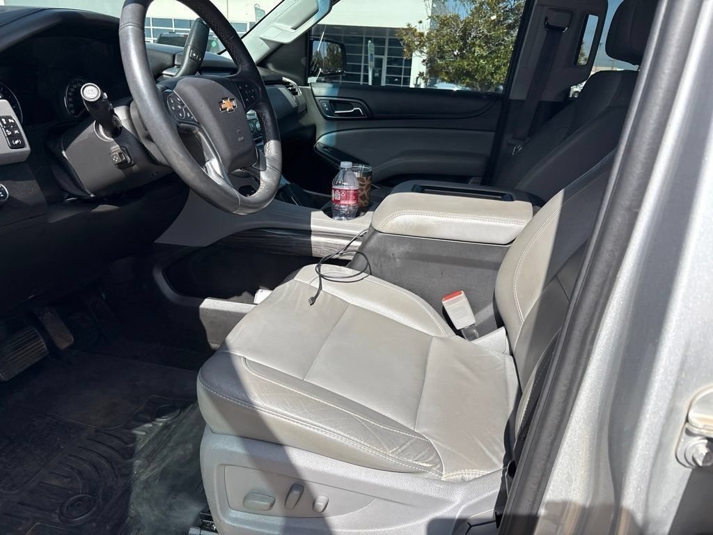 Used 2017 Chevrolet Tahoe LT w/ Luxury Package AWD/4WD image 3