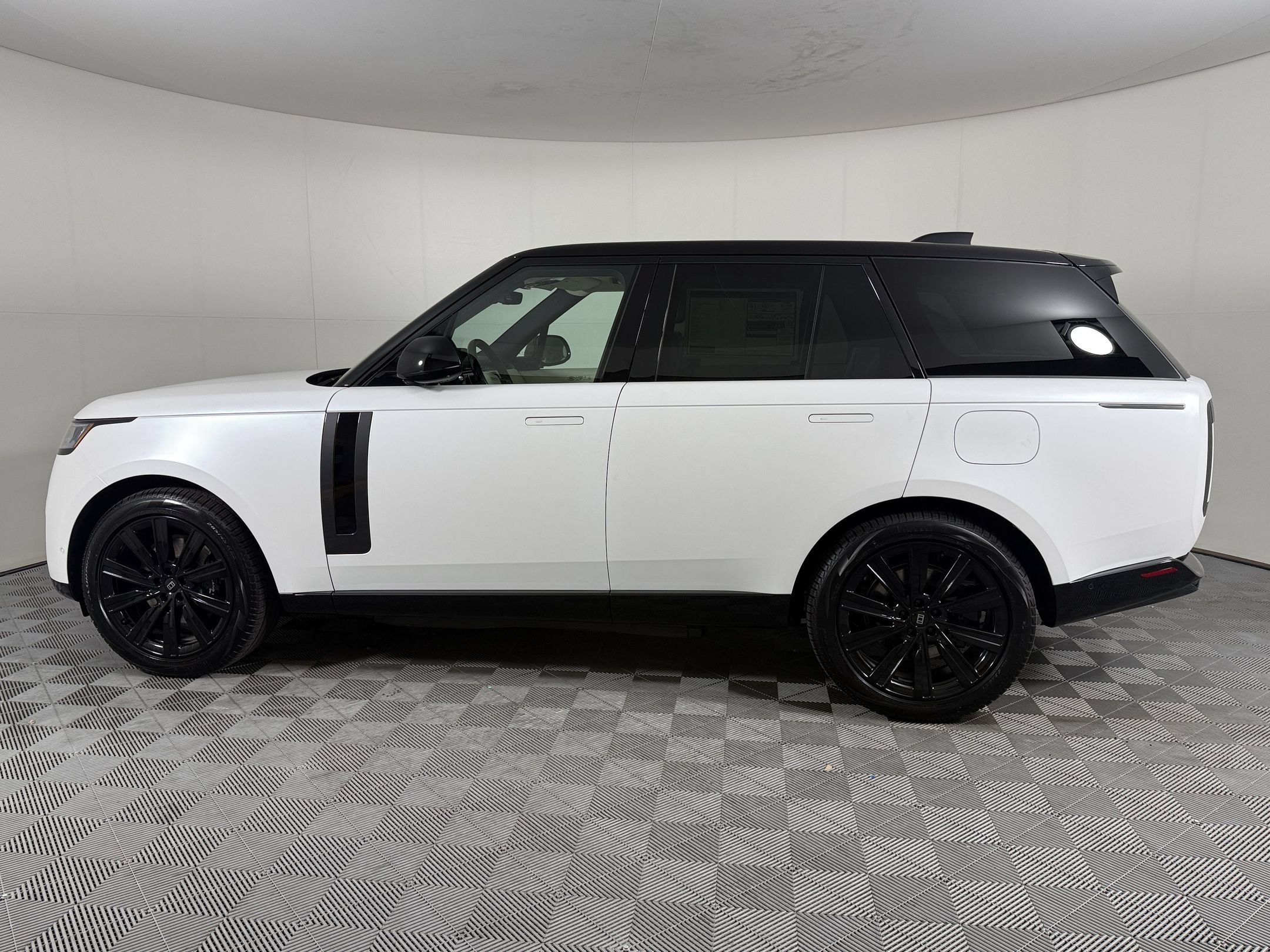 New 2027 Land Rover Range Rover SE AWD/4WD image 2