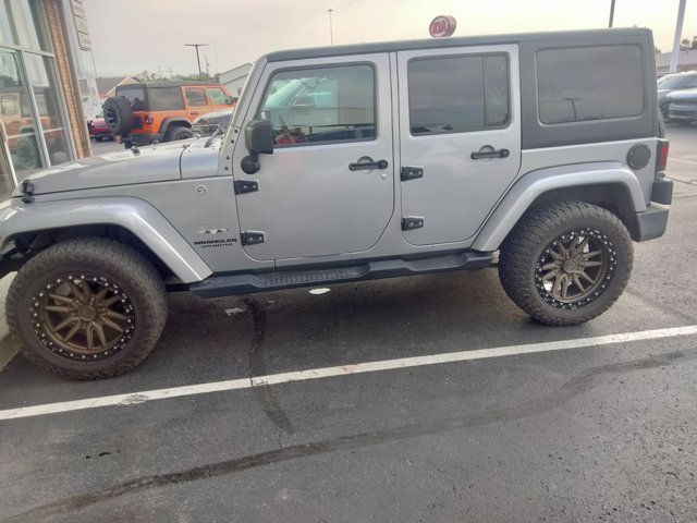 Used 2016 Jeep Wrangler Unlimited Sahara w/ Max Tow Package AWD/4WD image 3