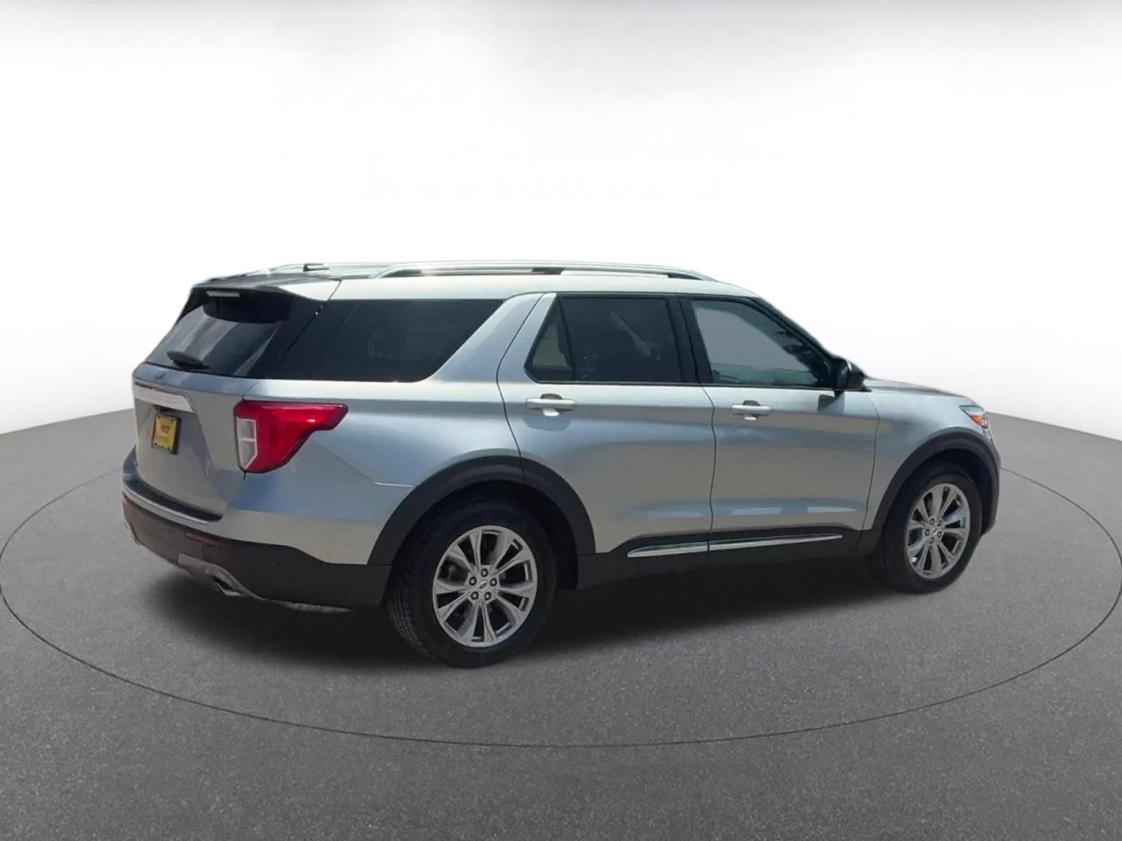 Used 2024 Ford Explorer Limited RWD image 11