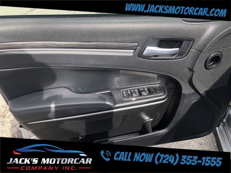 Used 2022 Chrysler 300 Touring w/ Sport Appearance Package image 20