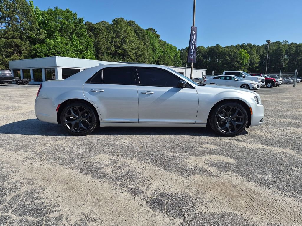 Used 2022 Chrysler 300 Touring w/ Sport Appearance Package image 2