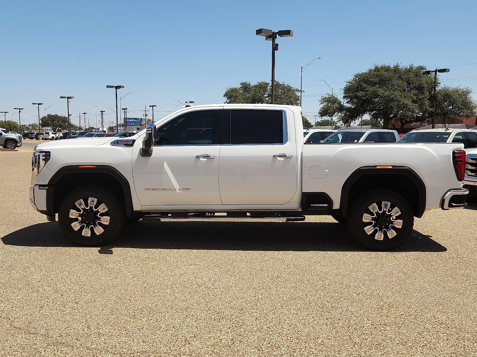 Used 2024 GMC Sierra 2500 Denali w/ Technology Package AWD/4WD image 2