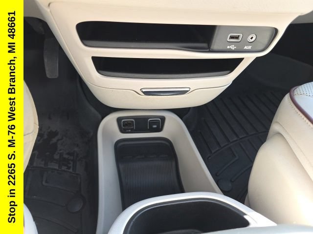 Used 2020 Chrysler Pacifica Limited FWD image 27