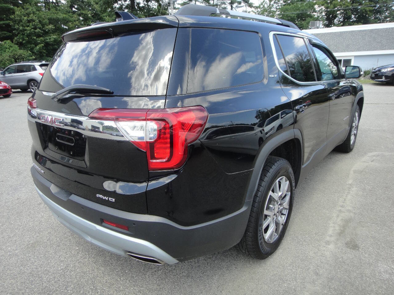 Used 2021 GMC Acadia SLT w/ Premium Package image 4