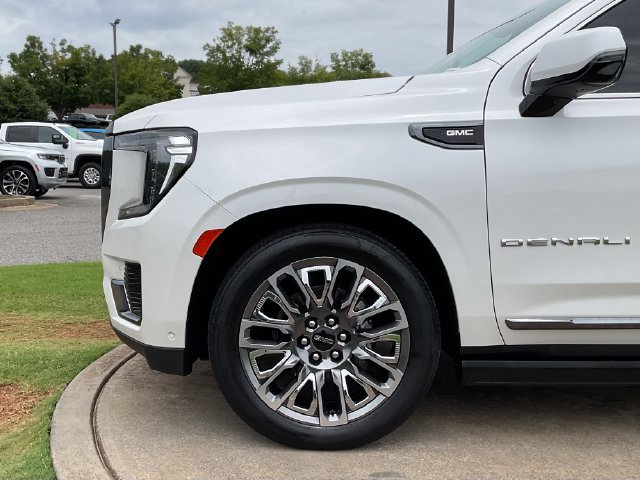 Used 2023 GMC Yukon Denali Ultimate AWD/4WD image 12