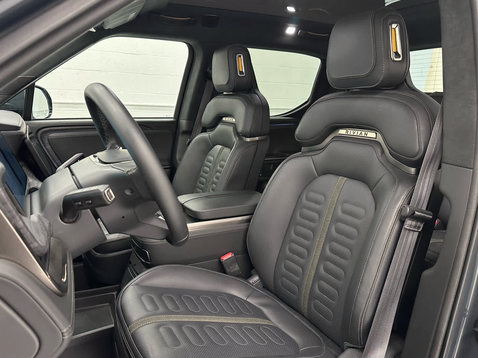 Used 2023 Rivian R1T Adventure AWD/4WD image 13