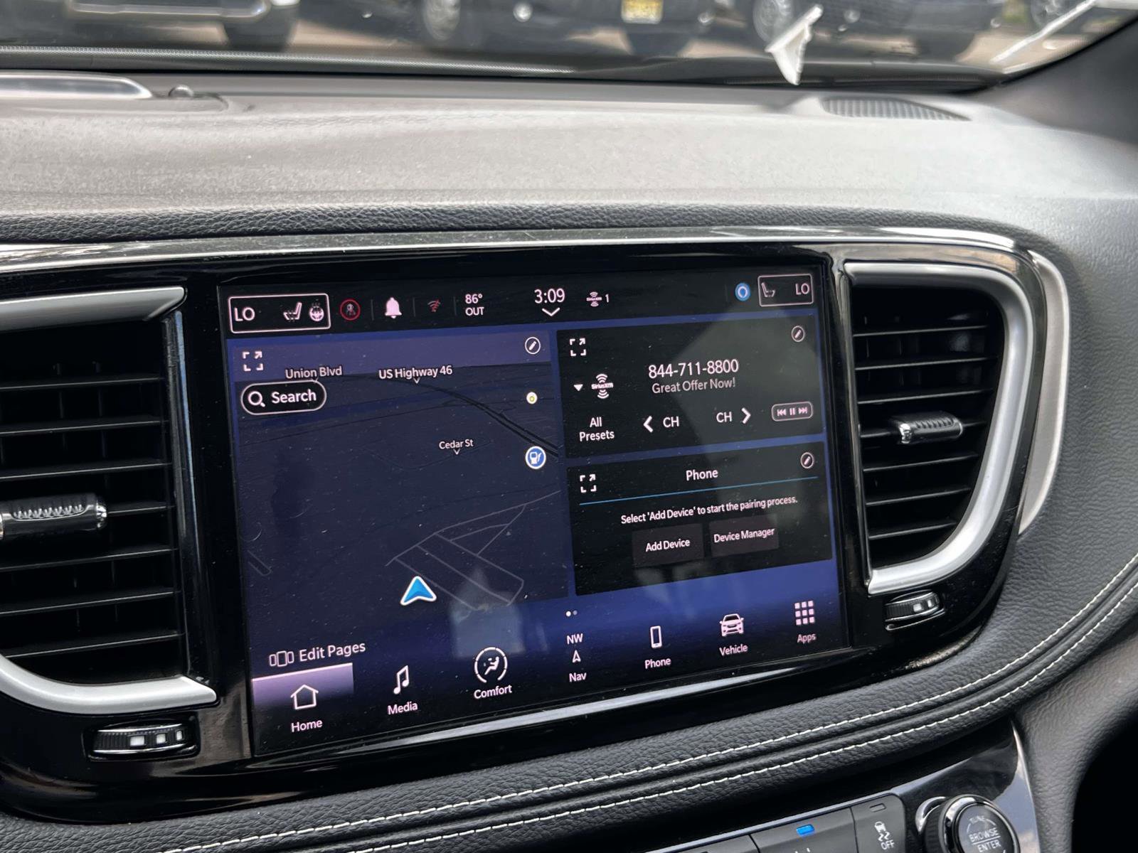 Used 2022 Chrysler Pacifica Limited w/ S Appearance Package image 16