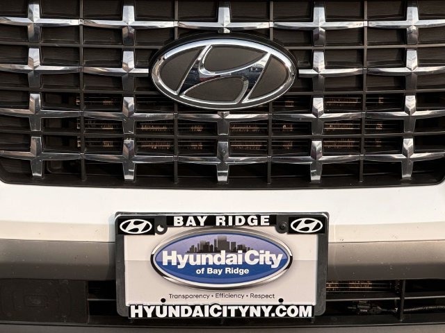 Used 2025 Hyundai Venue Limited FWD image 12