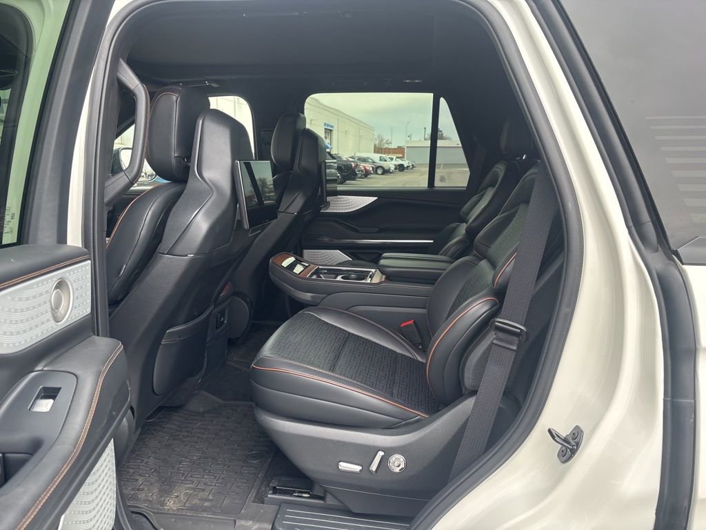 Used 2025 Lincoln Navigator Black Label AWD/4WD image 15