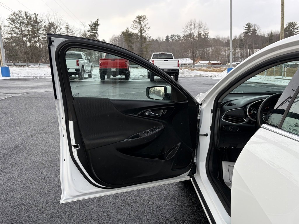 Used 2024 Chevrolet Malibu LT image 11