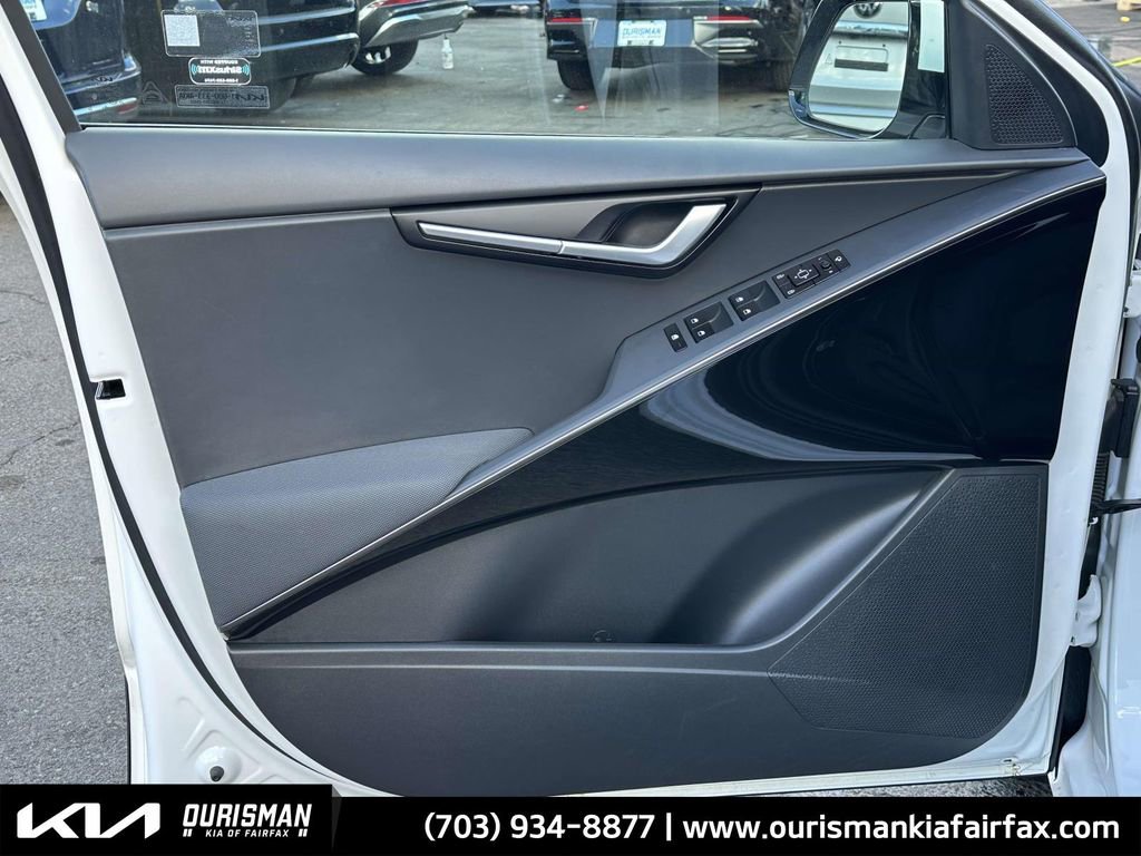 Used 2023 Kia Niro EX Touring image 25