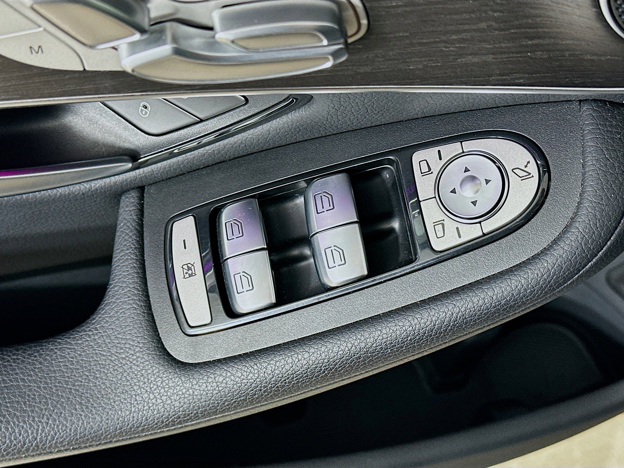 Used 2022 Mercedes-Benz GLC 300 4MATIC w/ Multimedia Package Lite image 23