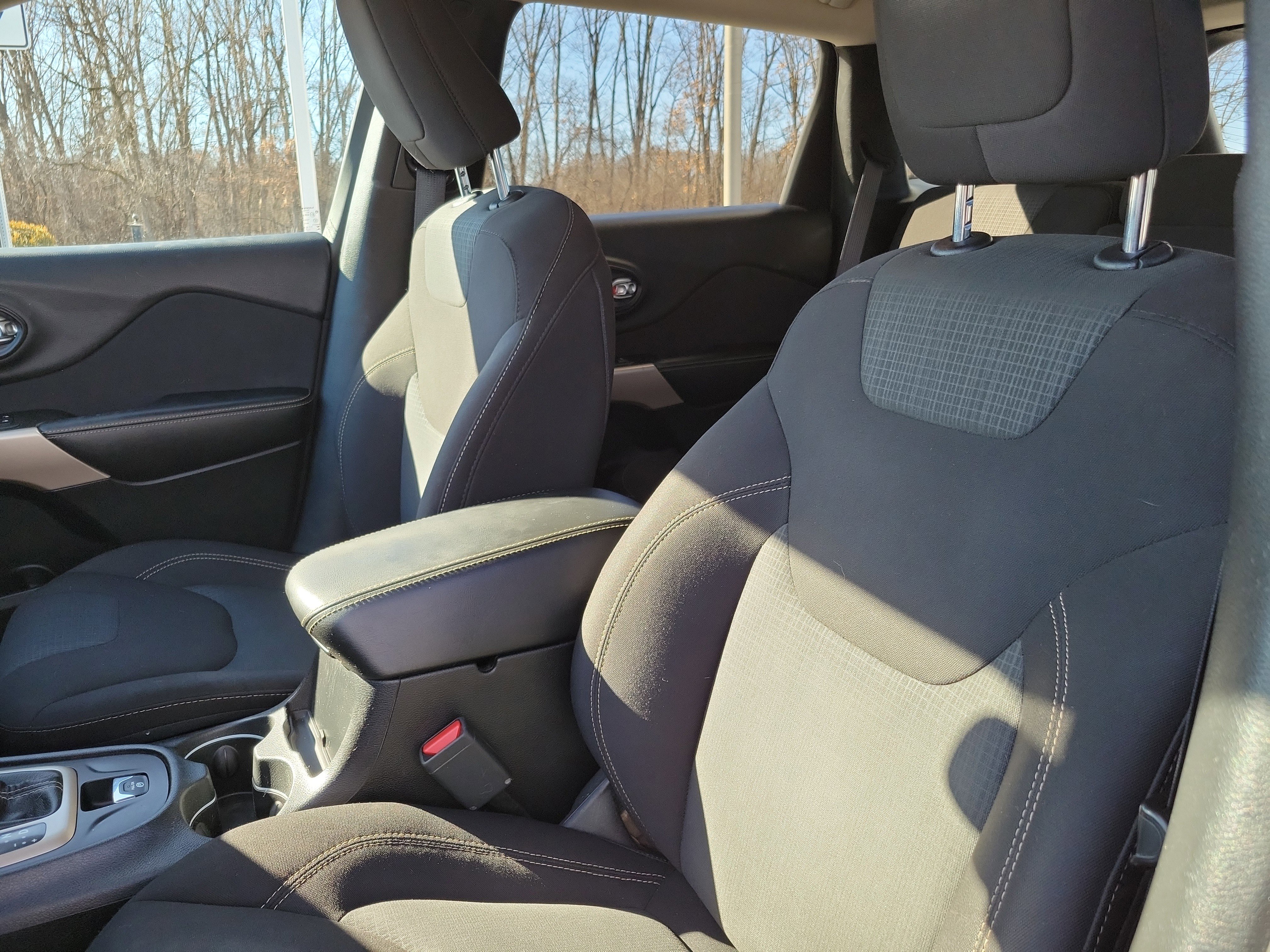 Used 2017 Jeep Cherokee Latitude w/ Cold Weather Group image 13