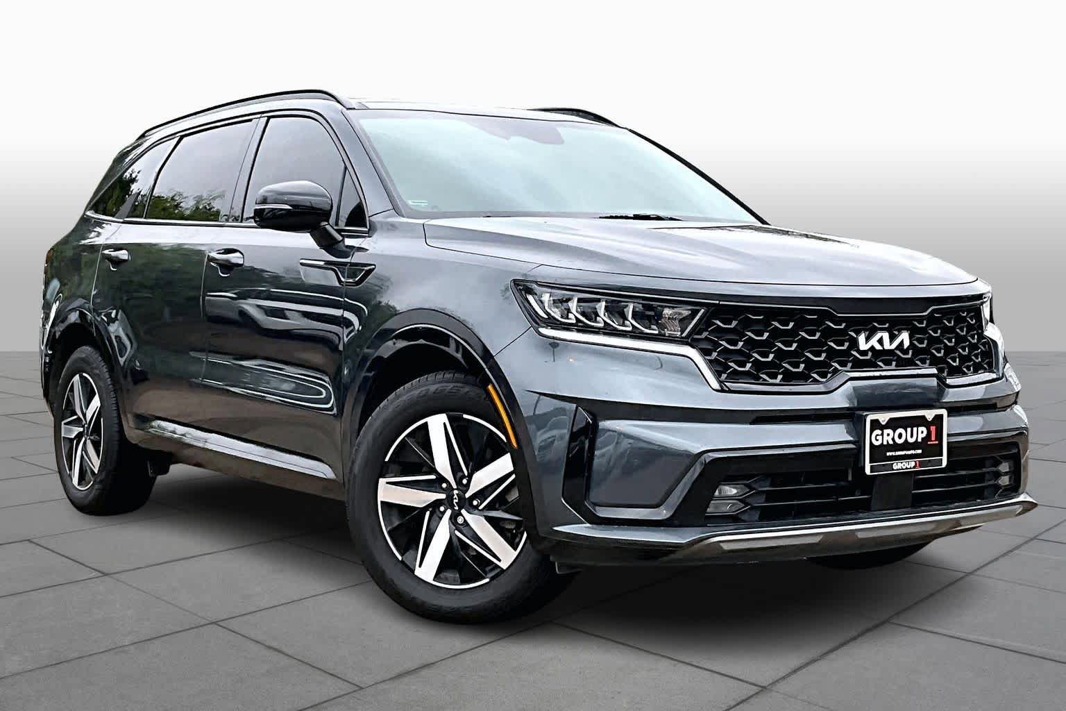 Used 2022 Kia Sorento EX w/ Panoramic Sunroof Package image 3
