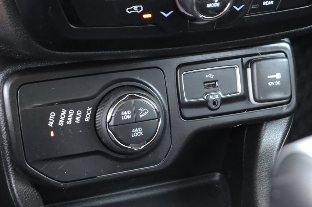 Used 2023 Jeep Renegade Trailhawk AWD/4WD image 26