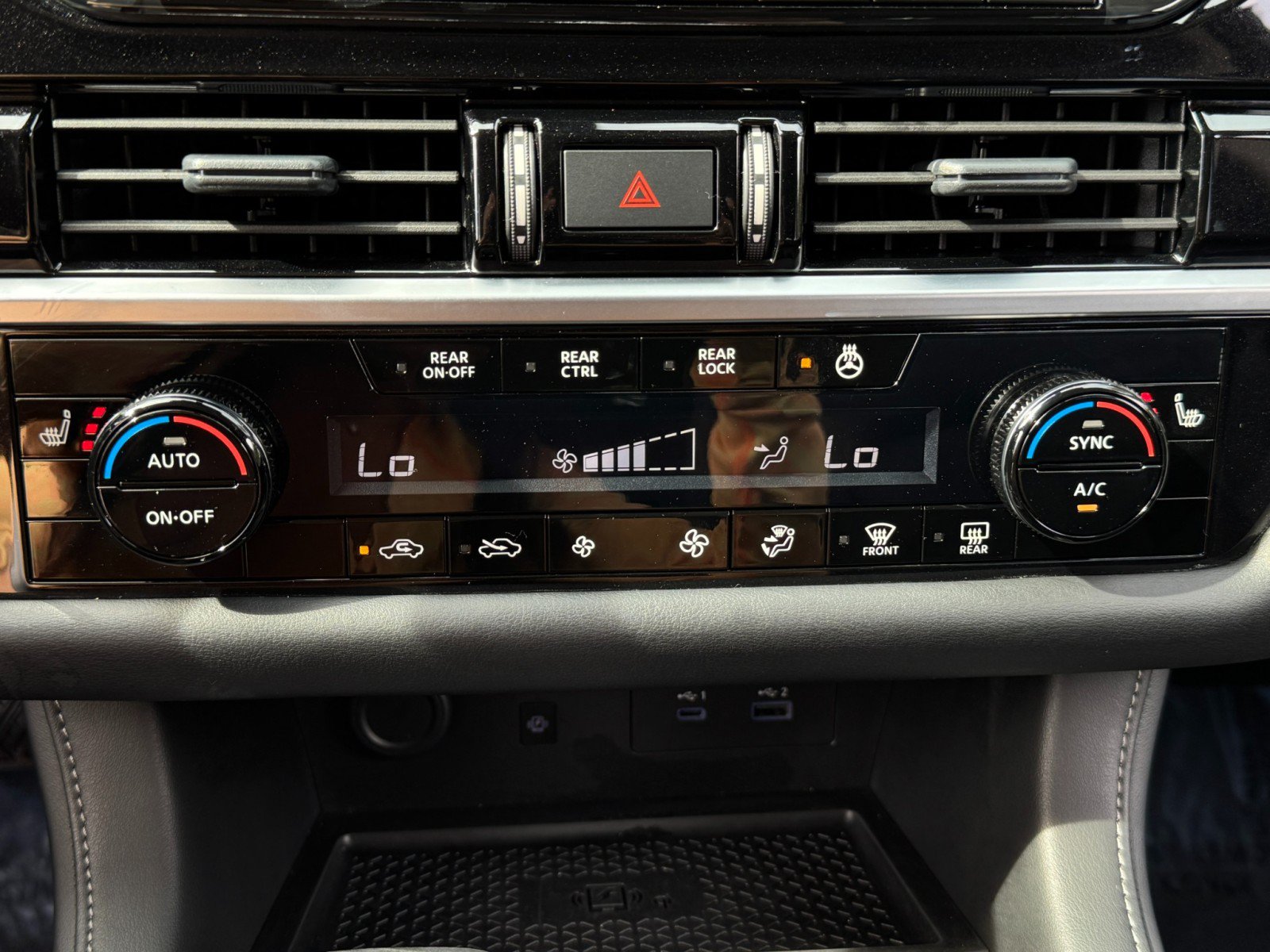 Used 2025 Nissan Pathfinder SL AWD/4WD image 26