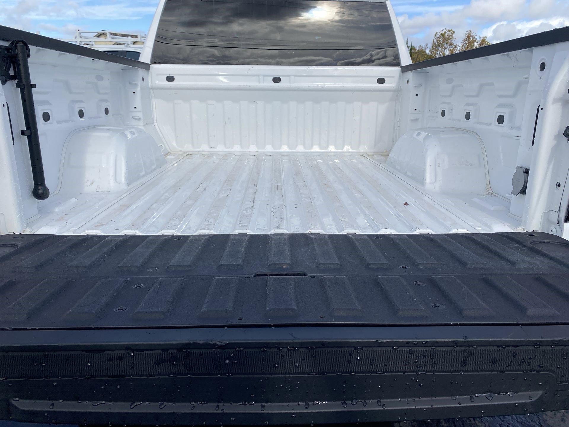 Used 2024 GMC Sierra 1500 SLT image 28