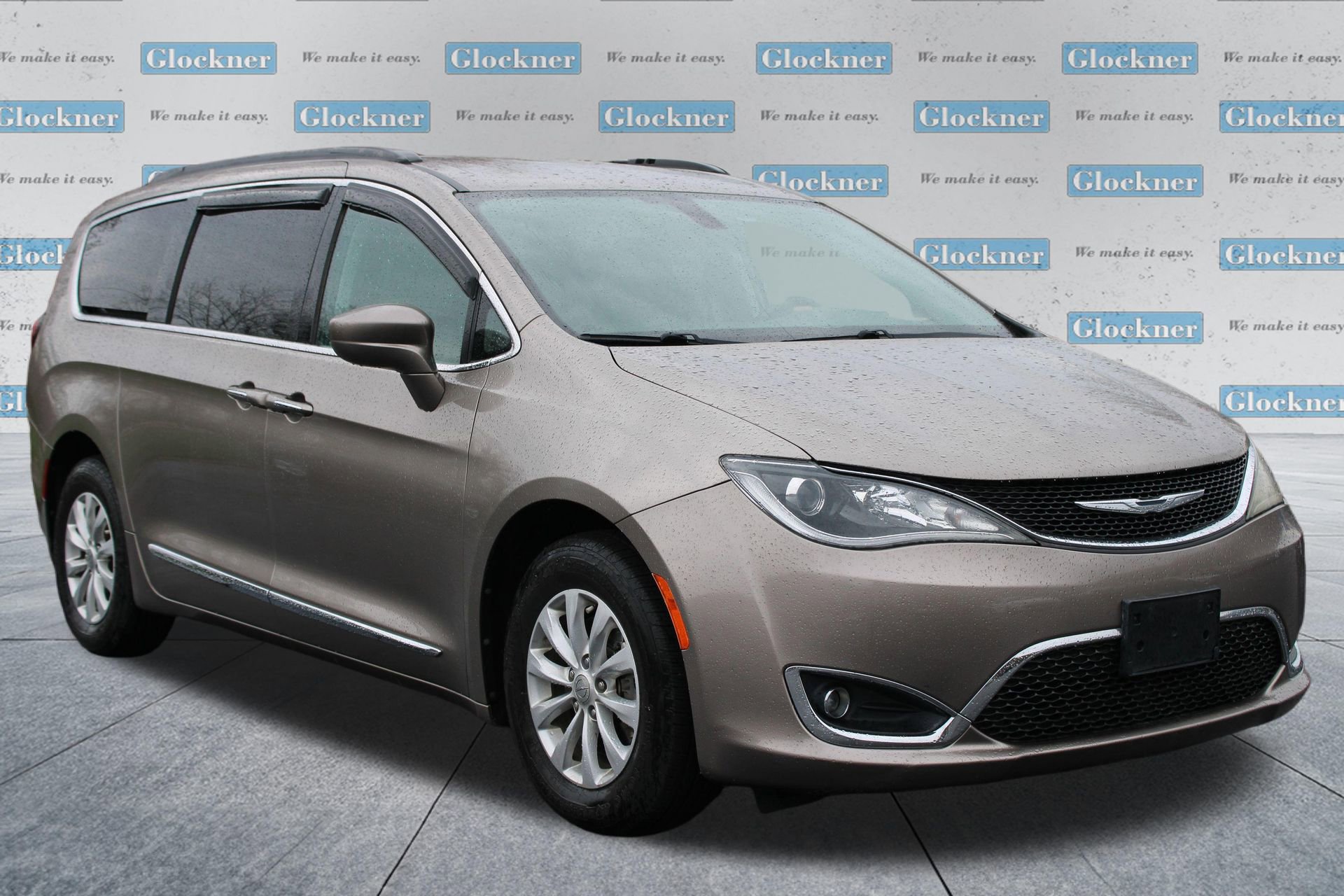 Used 2017 Chrysler Pacifica Touring-L image 3
