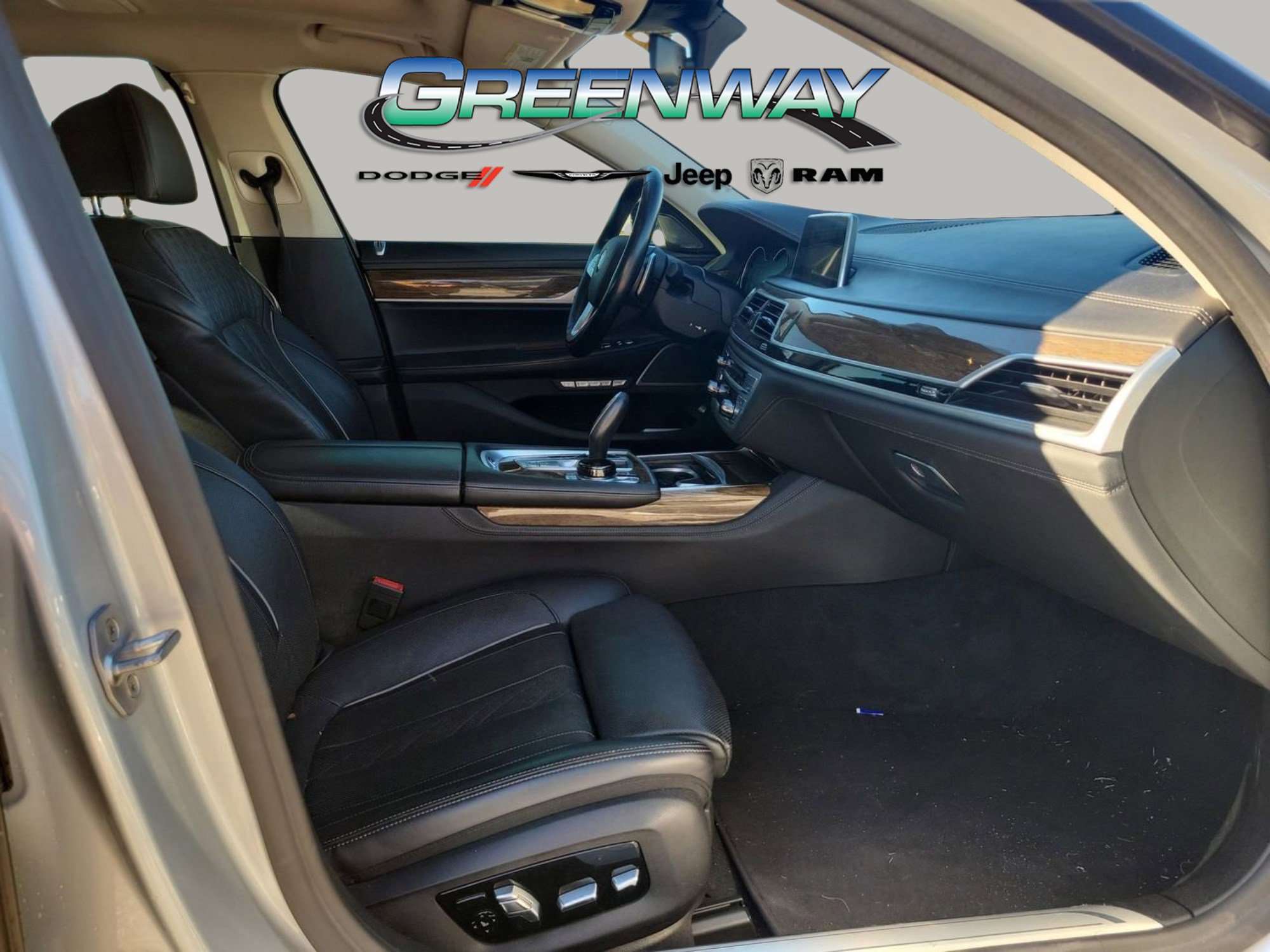 Used 2018 BMW 750i image 10